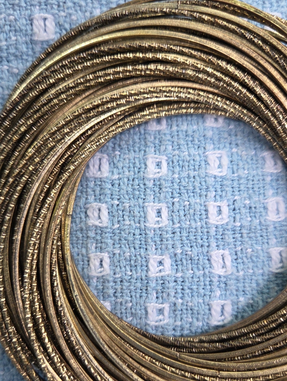 Multi-Strand Stack Of 80 Single Interlocking Bracelets. - Picture 4 of 11